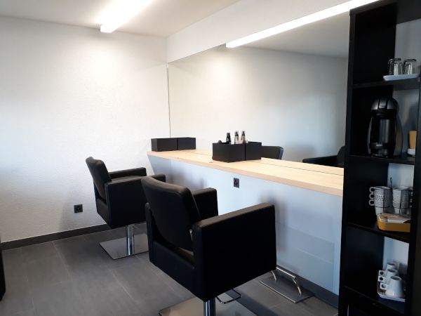Modern Hairdresser salon  L'atelier de fanny